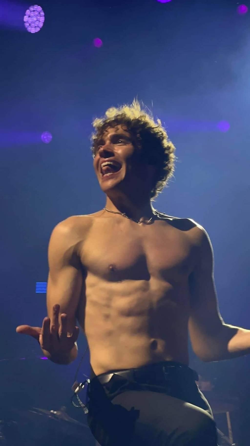 JOSHUA BASSETT ¡SU LADO MÁS SEXY AL&nbsp;DESNUDO!